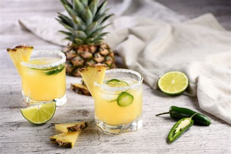 Hennessy and Pineapple Juice Recipe: A Refreshing。